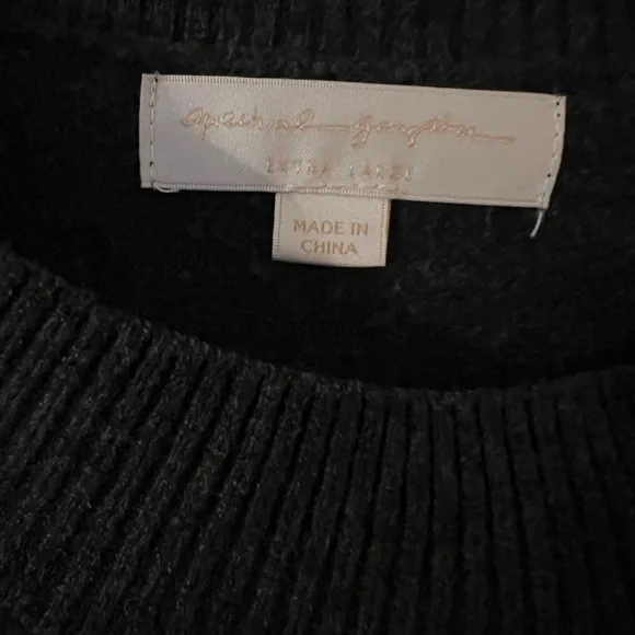 Women’s Black and Tan Sweater - Picture 2 of 3